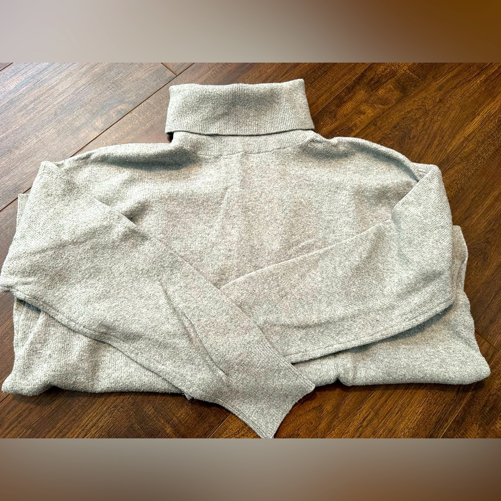 Banana Republic Gray Sweater, Large